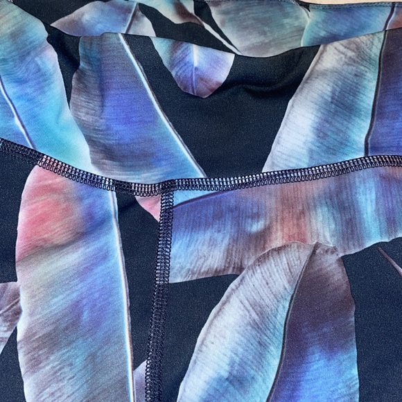 Live Love Dream / size Medium - cropped length leggings EUC - Picture 3 of 9